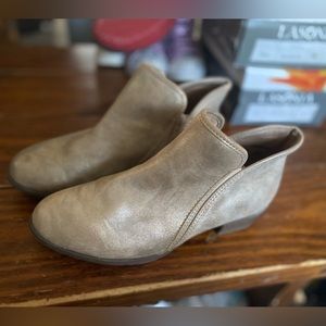 Time and true Booties womens 7 but run a little large